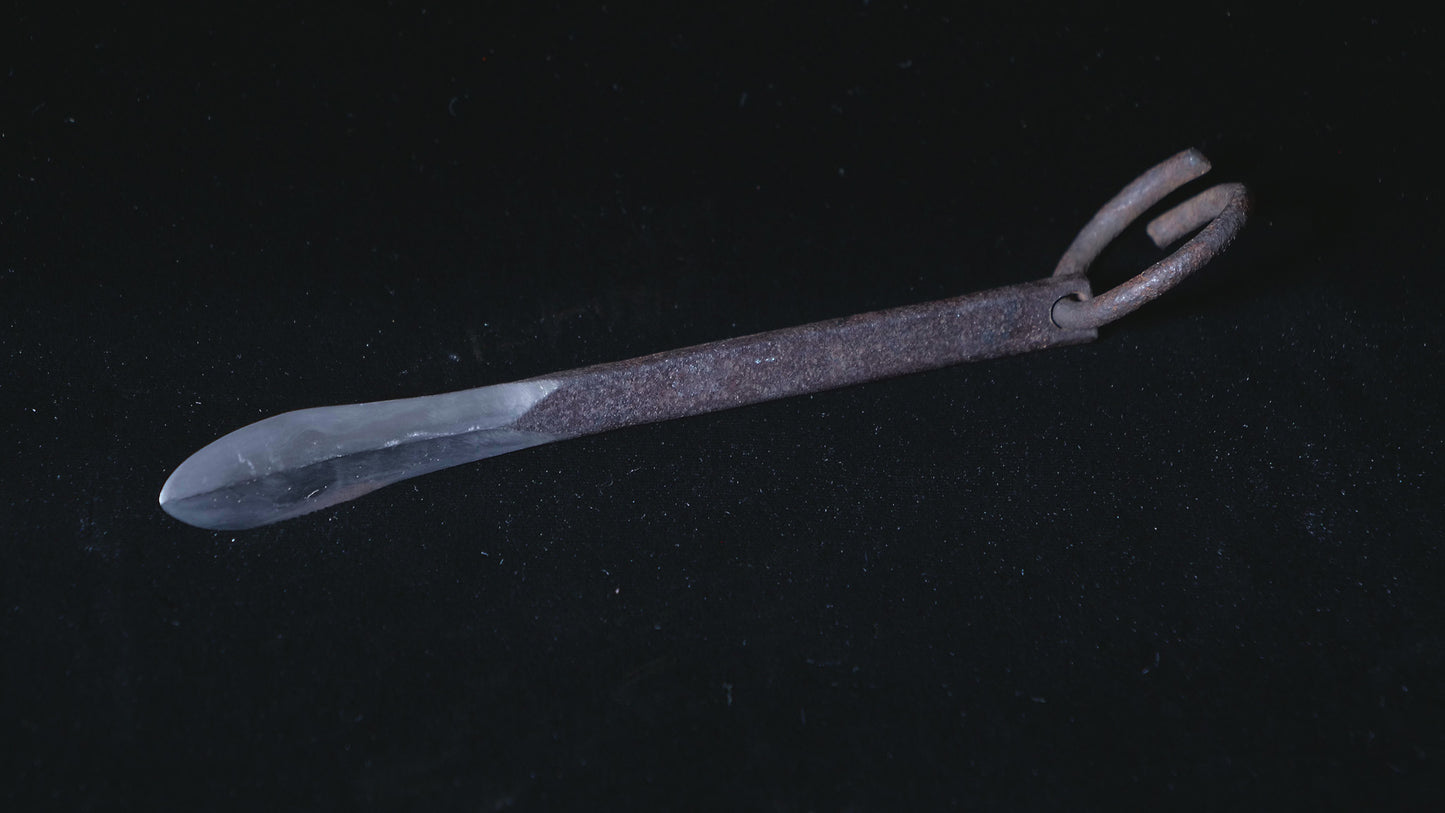 Scoop knife with chained weight