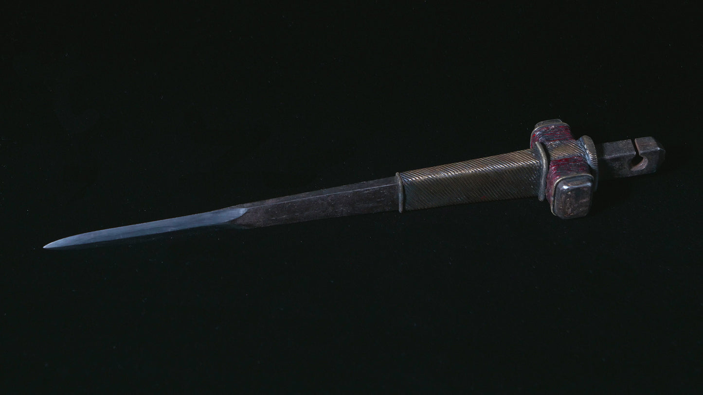 Hammer head sword with chained weight