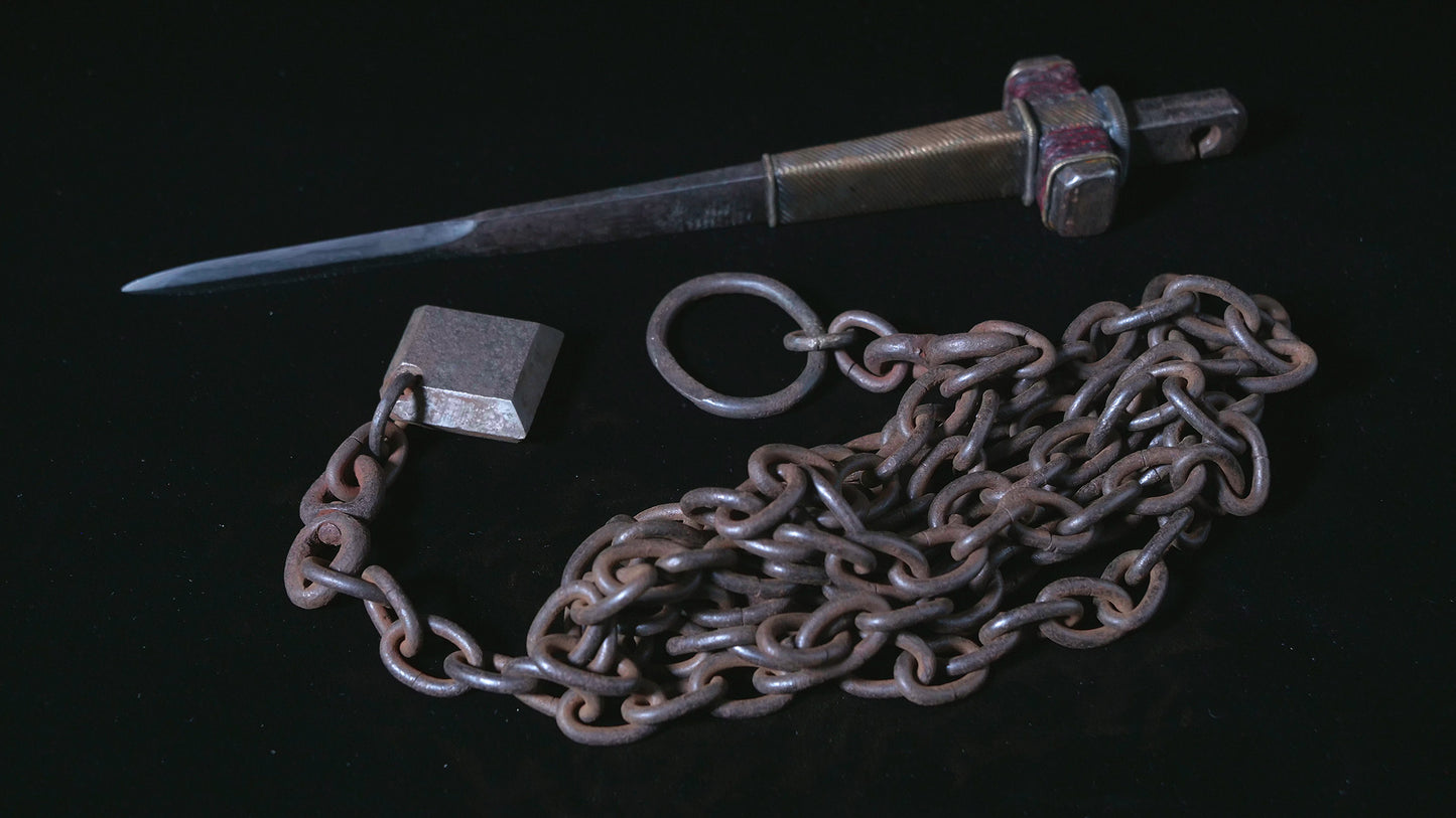 Hammer head sword with chained weight