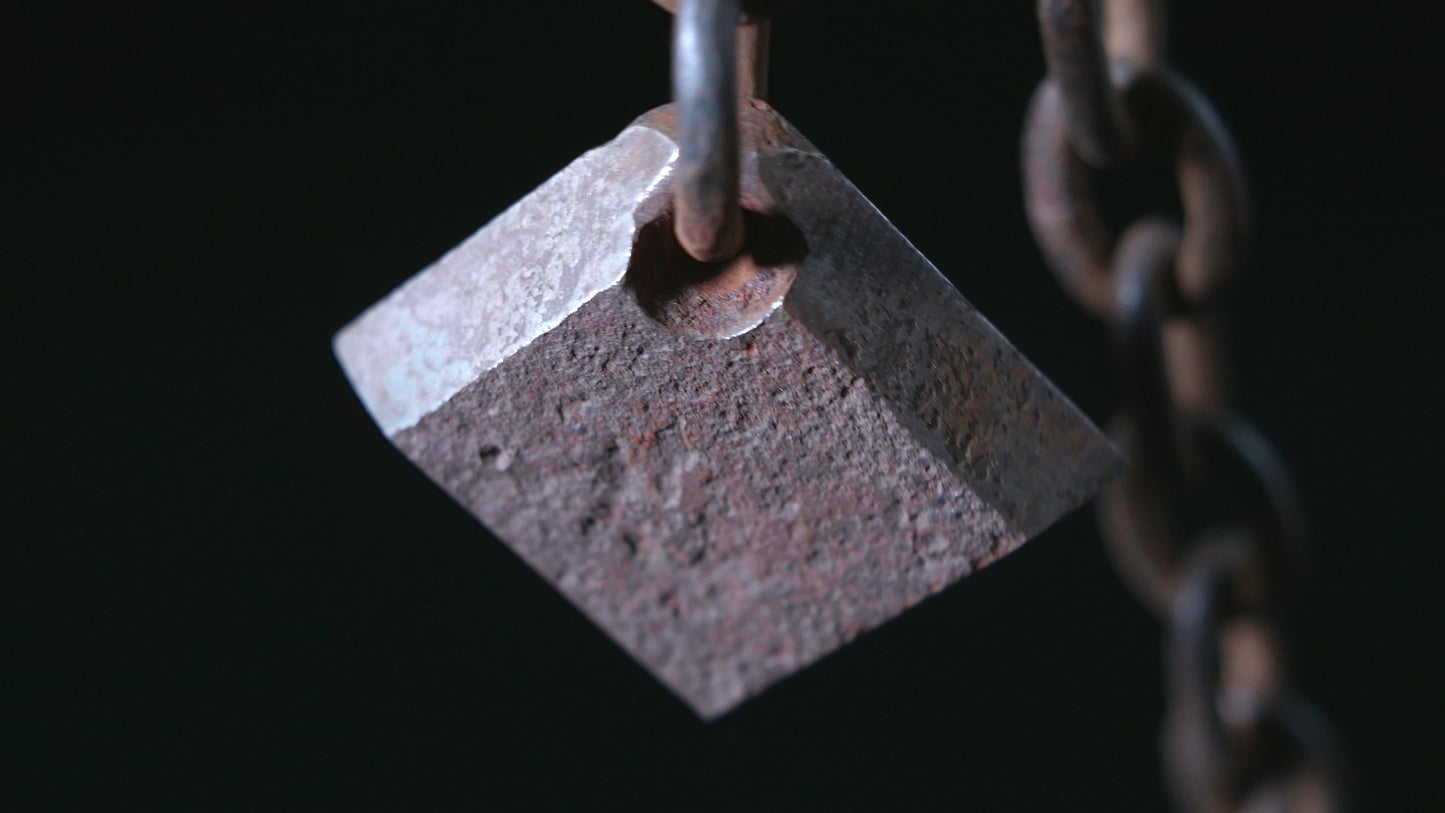 Hammer head sword with chained weight